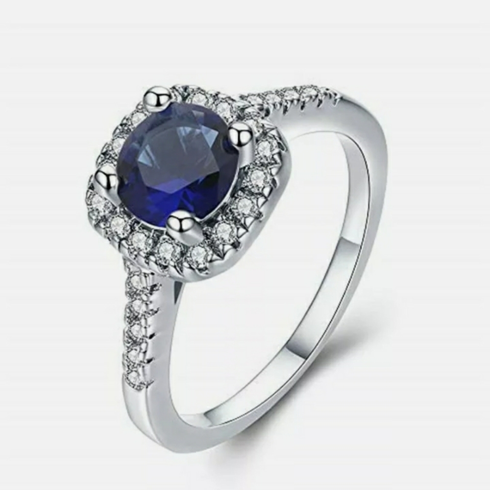Gorgeous New Size 7 Ring